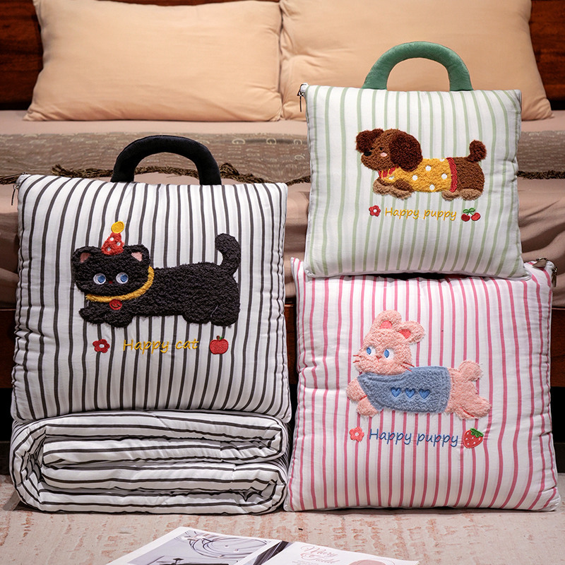 Travel Pillow Inflatable - ผ้าห่มลายการ์ตูนแบบ 2-in-1 ใช้ได้ทั้งผ้าห่มและผ้าคลุมแอร์ สำหรับรถยนต์ เนื้อผ้านุ่ม ระบายอากาศได้ดี
